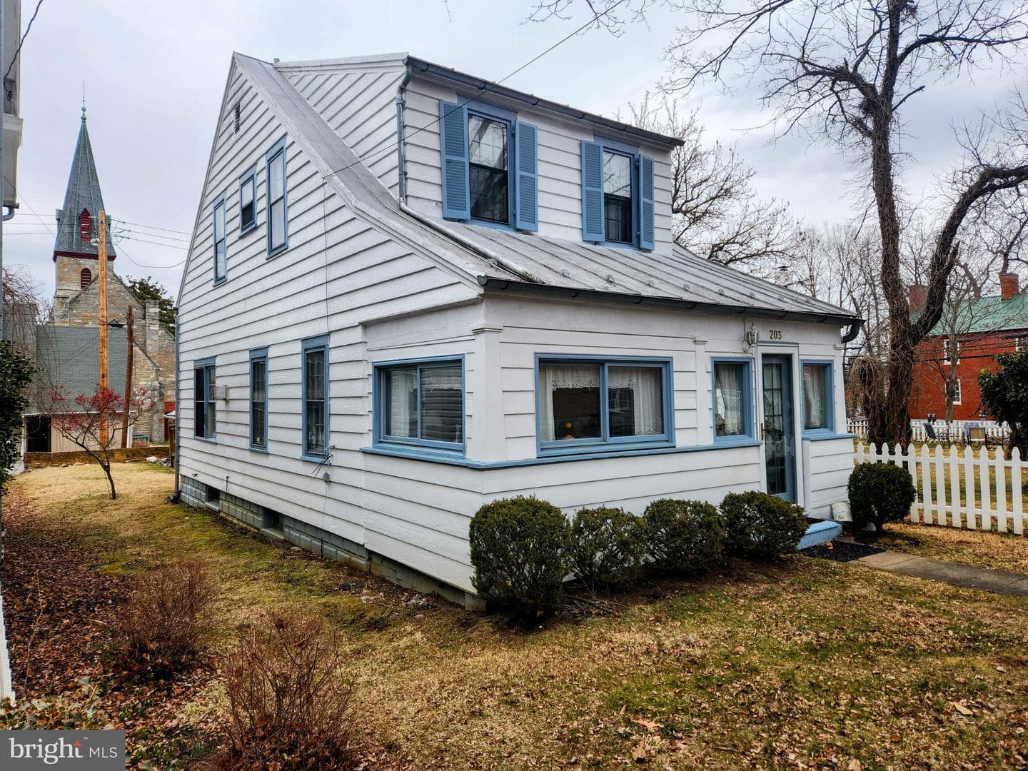 203 W New W photo 1
