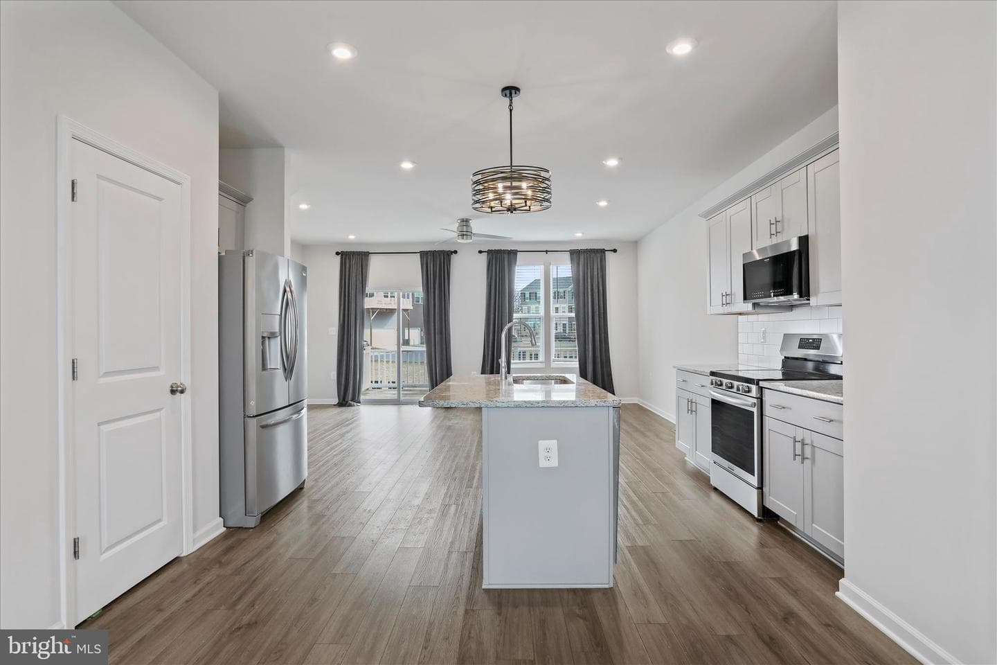 135 Presidents Pointe Avenue photo 17