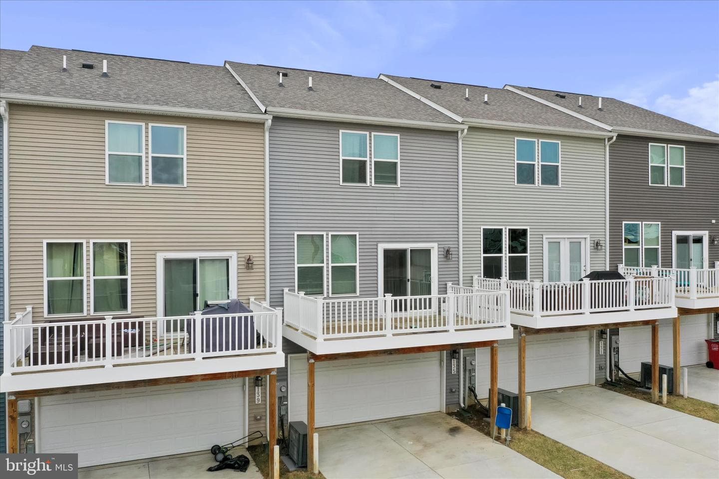 135 Presidents Pointe Avenue photo 33
