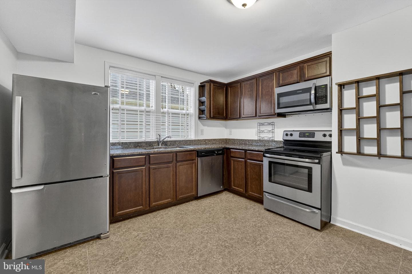 845 Jefferson Avenue photo 10