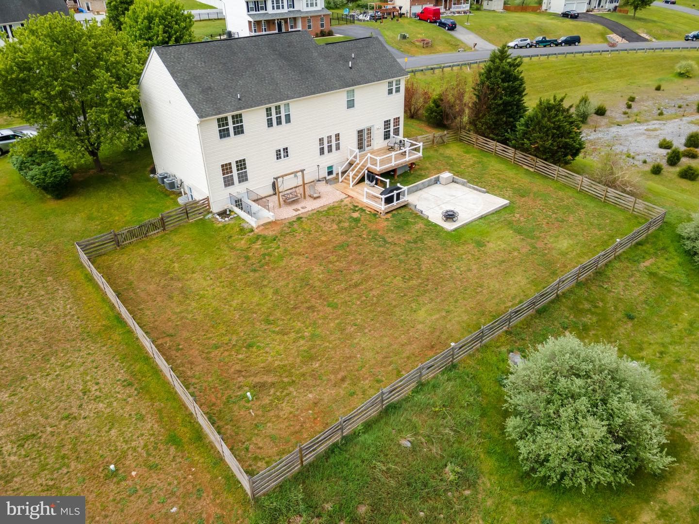 317 Stratus Dr photo 3
