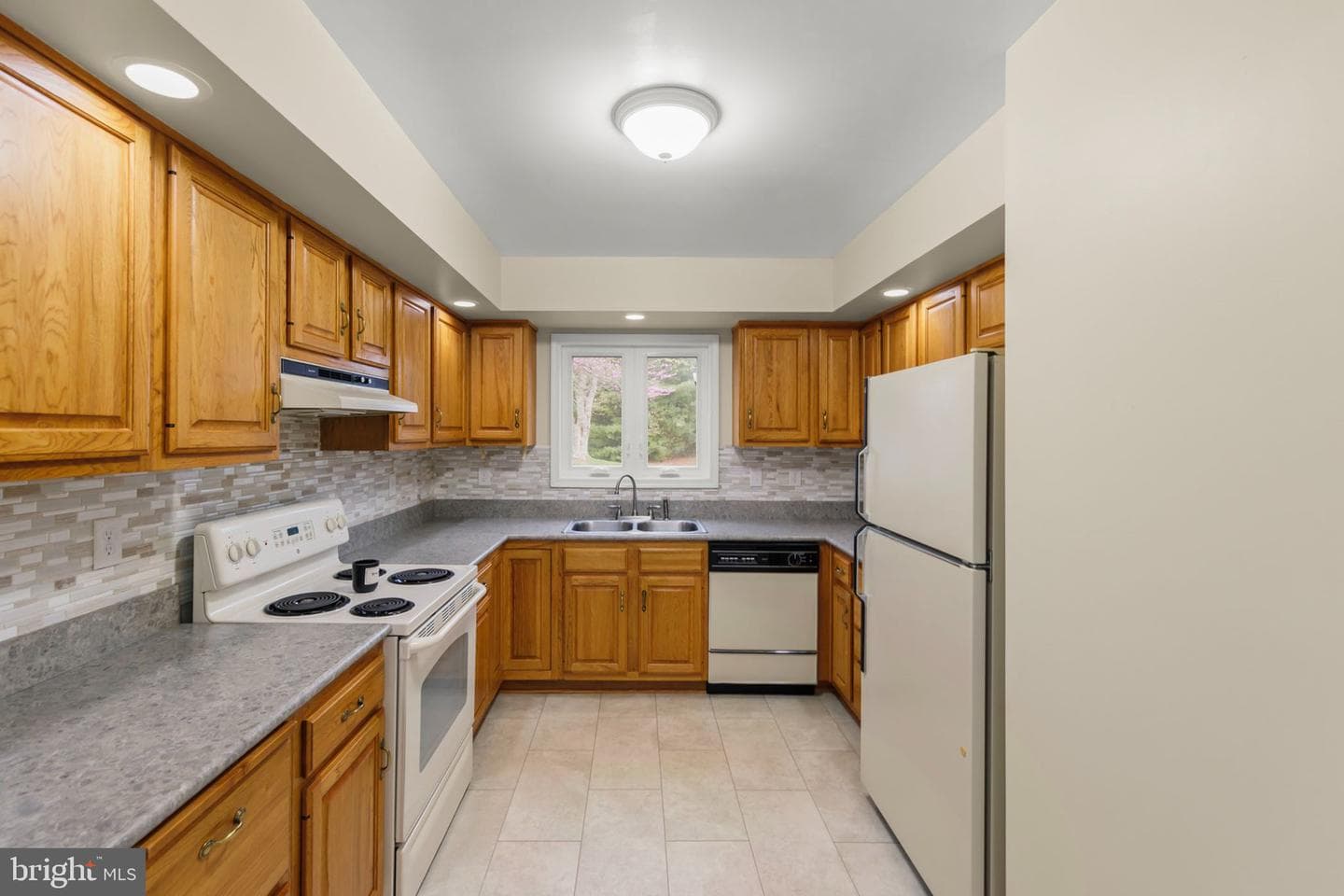124 Deerfield Drive photo 11