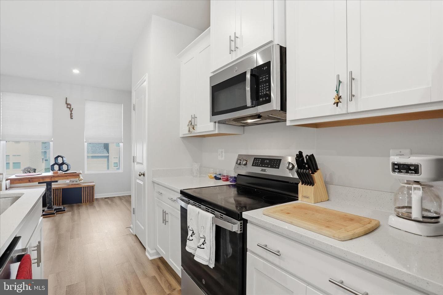 186 Coolidge Avenue photo 11