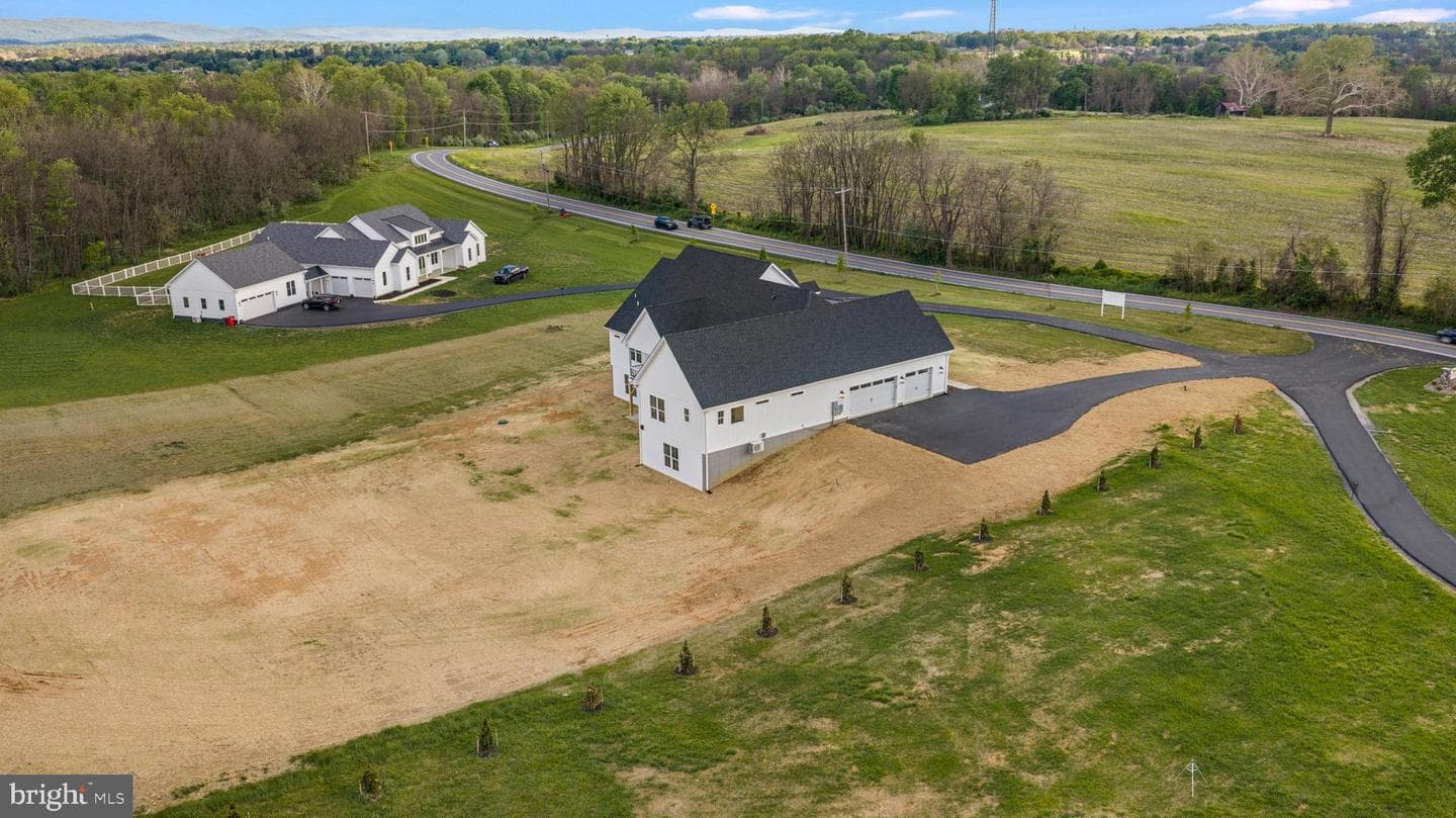 17 Maple Hill Lane photo 4