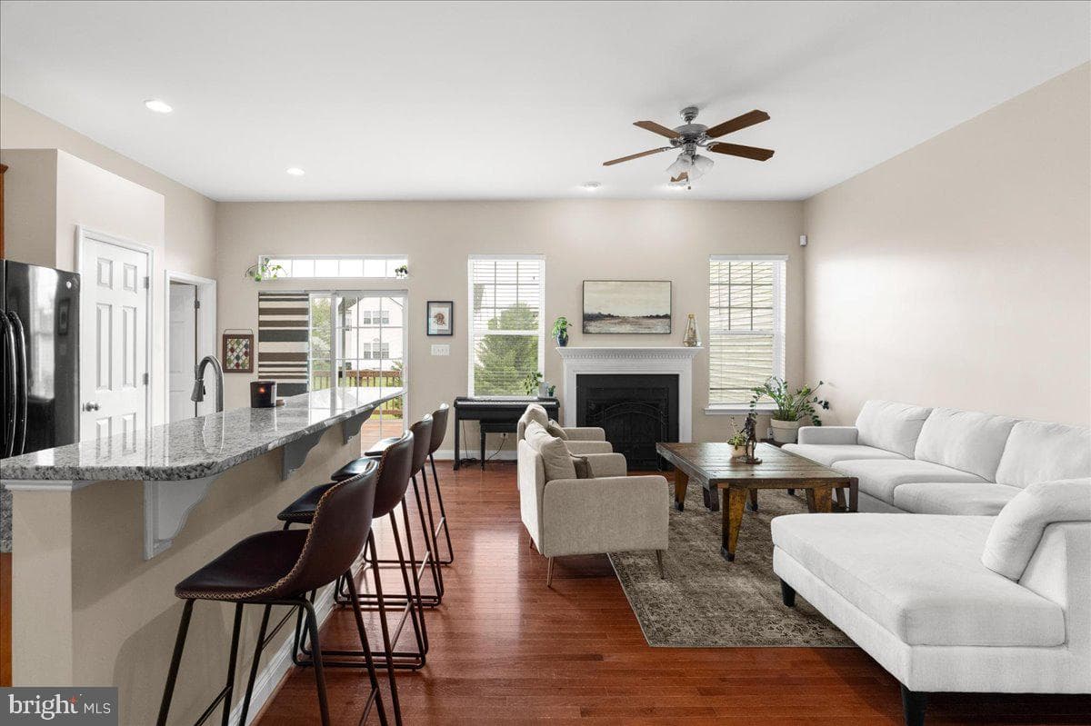91 Burberry Lane photo 4
