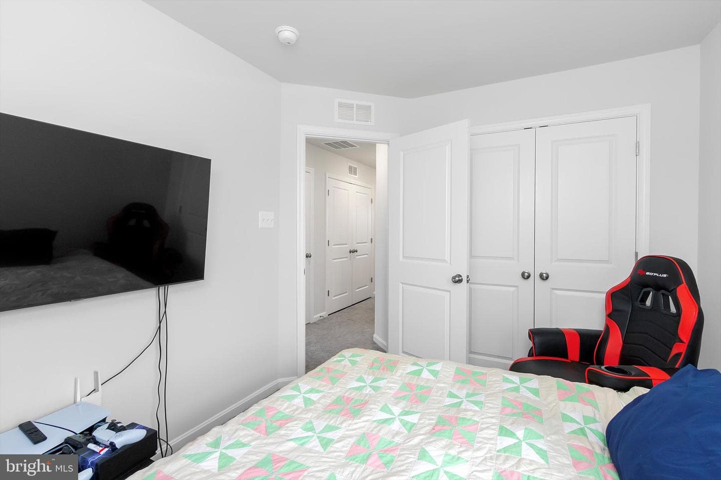 86 Extrovert Drive photo 20