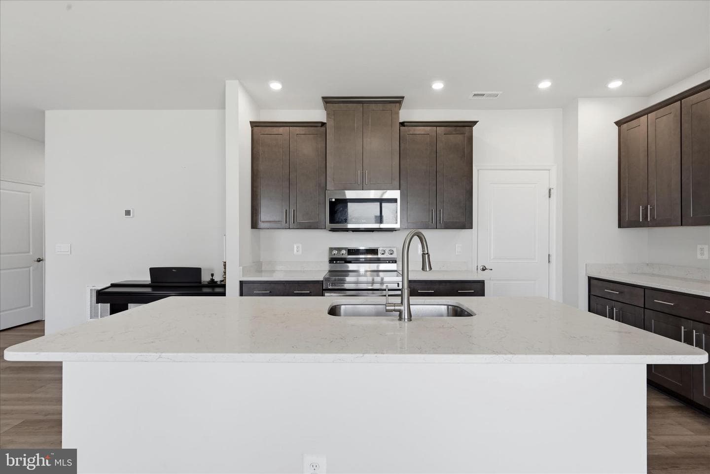73 Hopkins Street photo 5