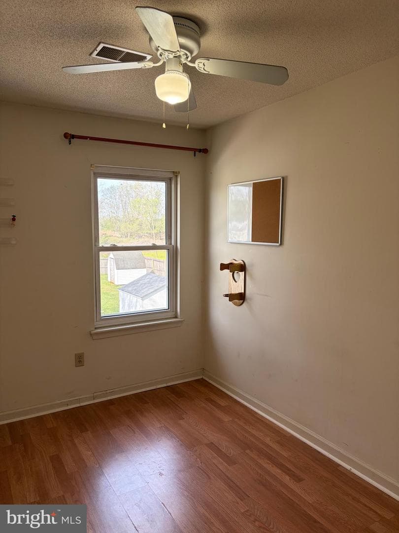 207 Greenhill Court photo 20