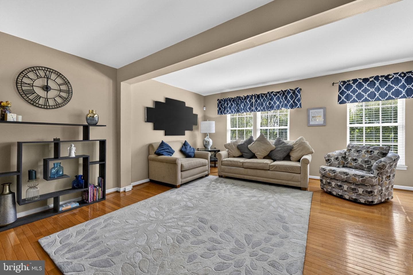 1327 Mare Street photo 2