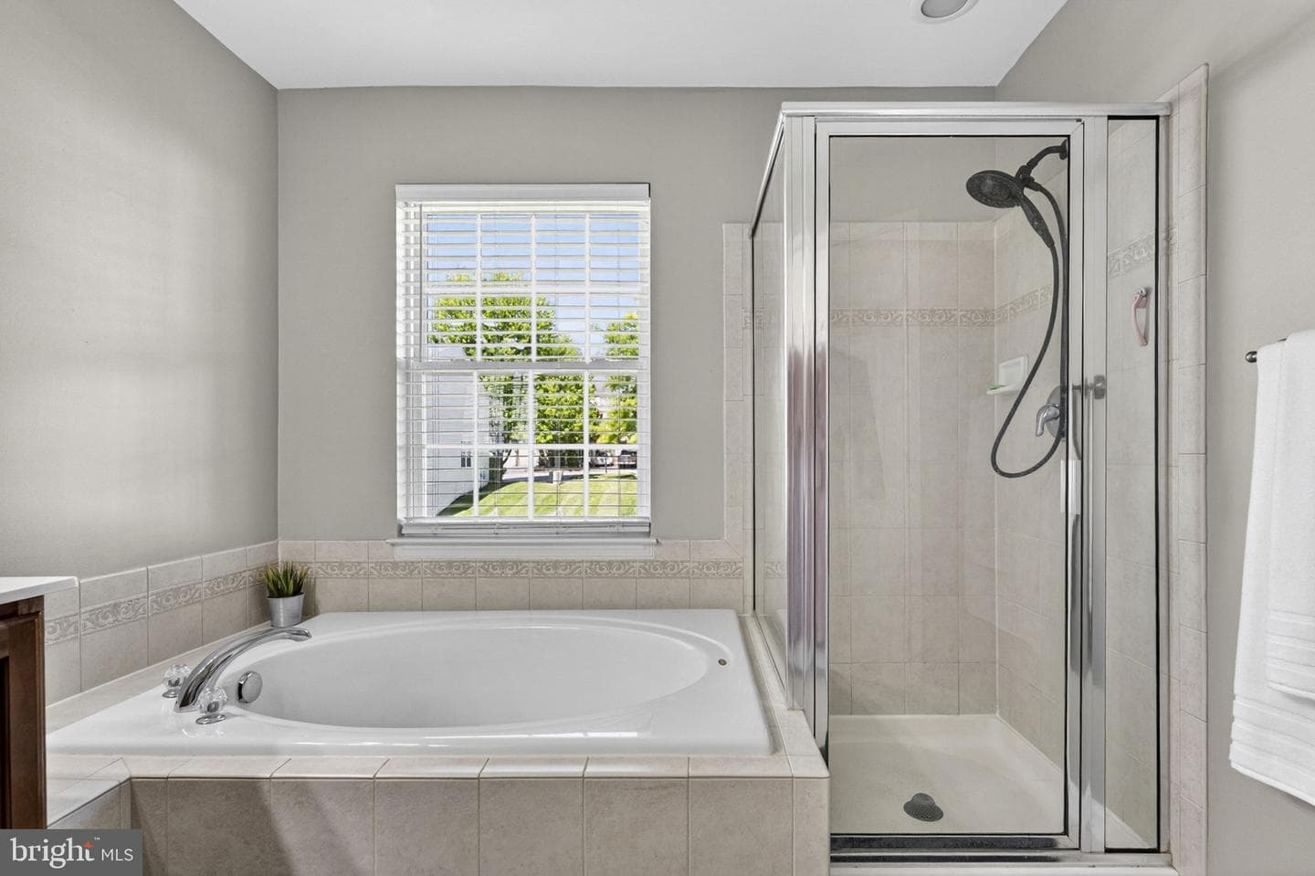 1327 Mare Street photo 43