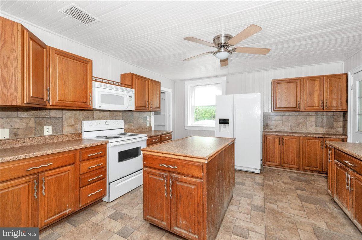 576 Halltown Road photo 23