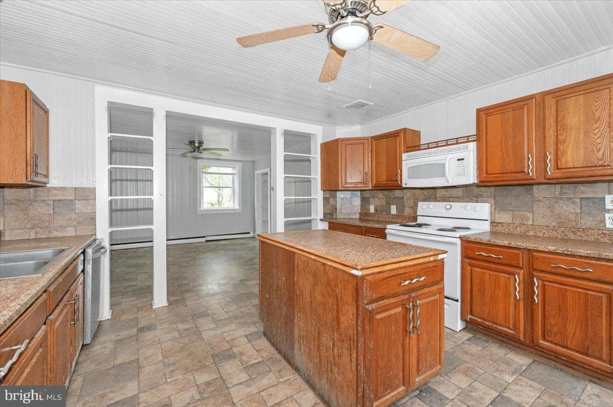 576 Halltown Road photo 25