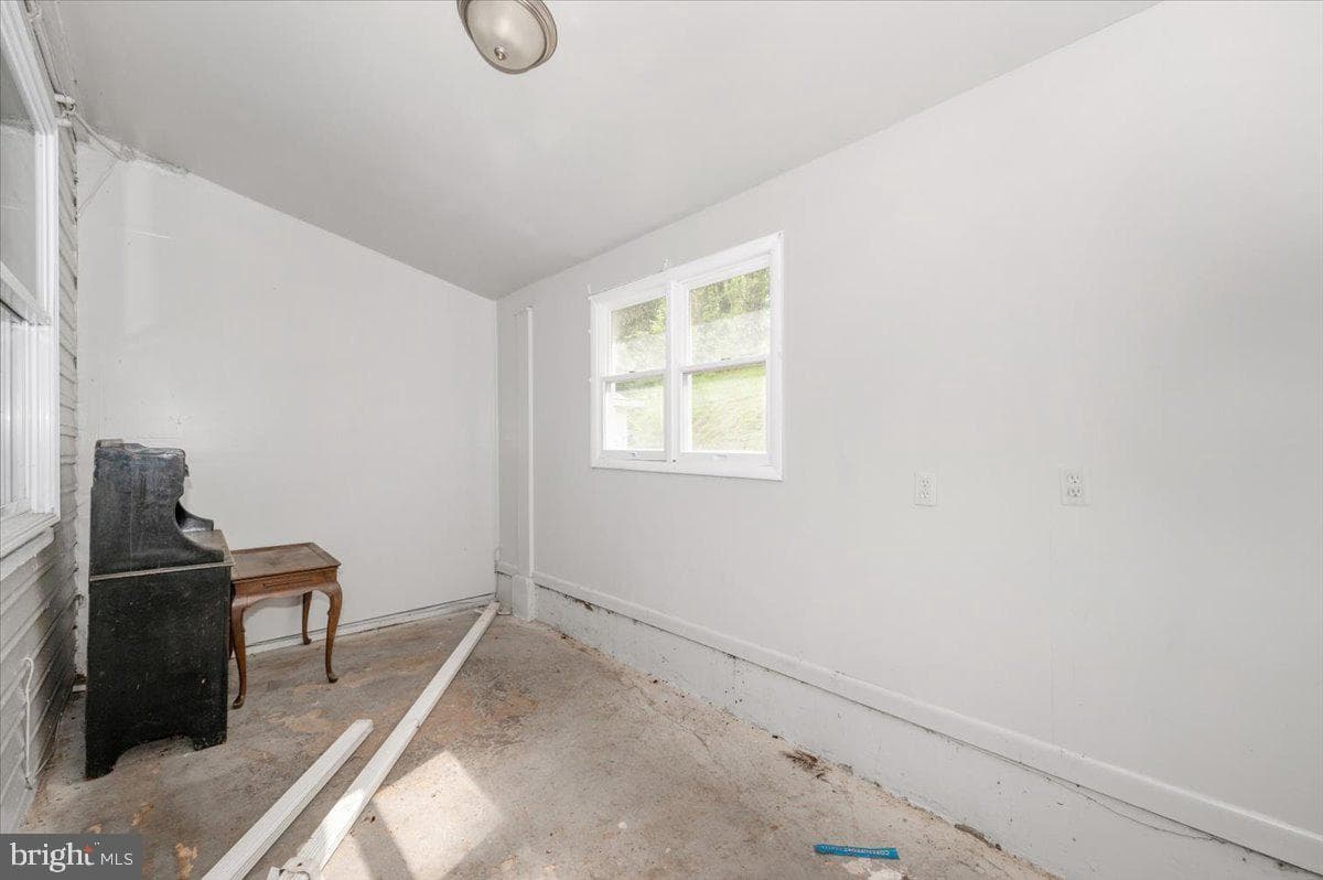576 Halltown Road photo 27