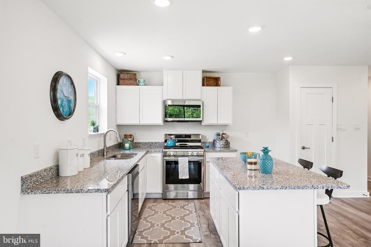 1 Thorton Avenue photo 24