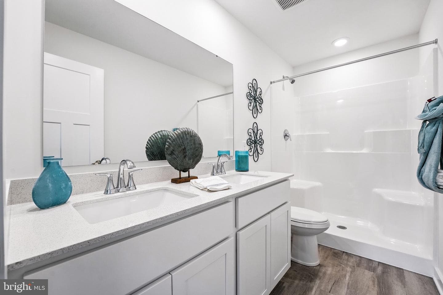 1 Thorton Avenue photo 29