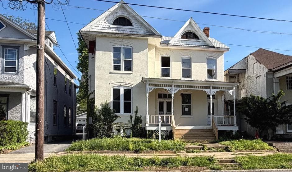 311 E Washington Street, Charles Town