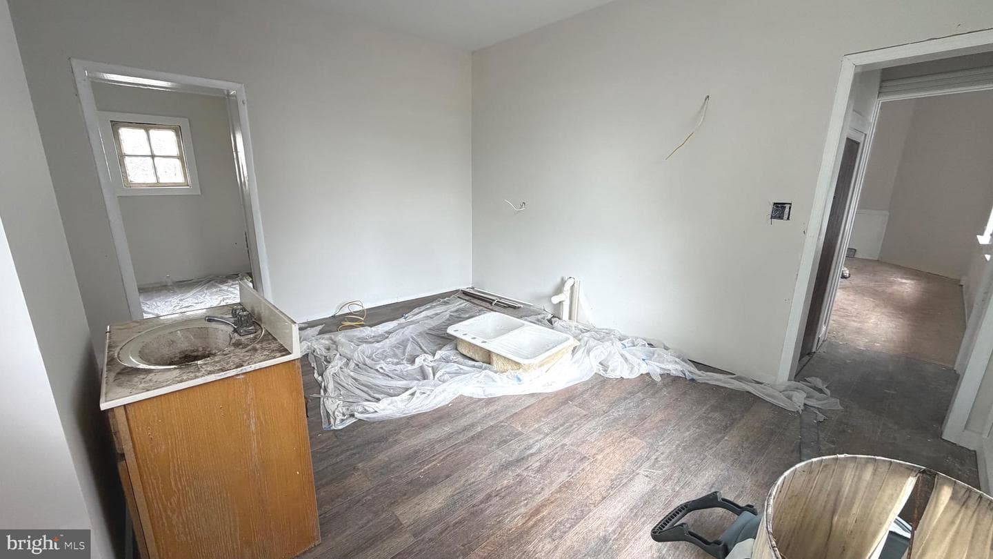 311 E Washington Street photo 11