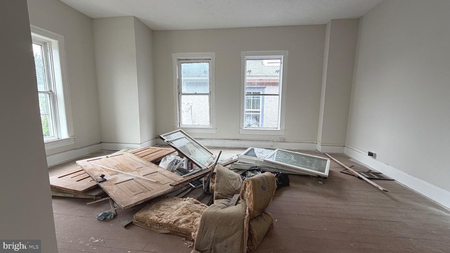 311 E Washington Street photo 18