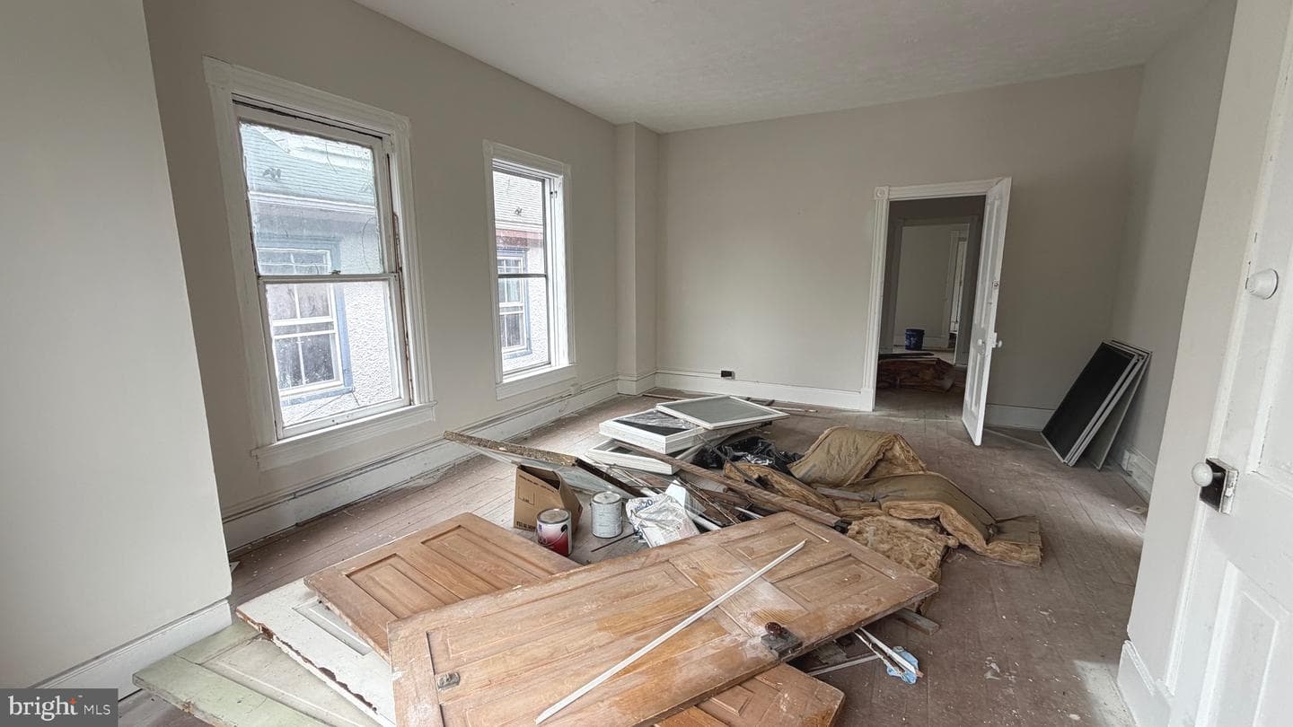 311 E Washington Street photo 19