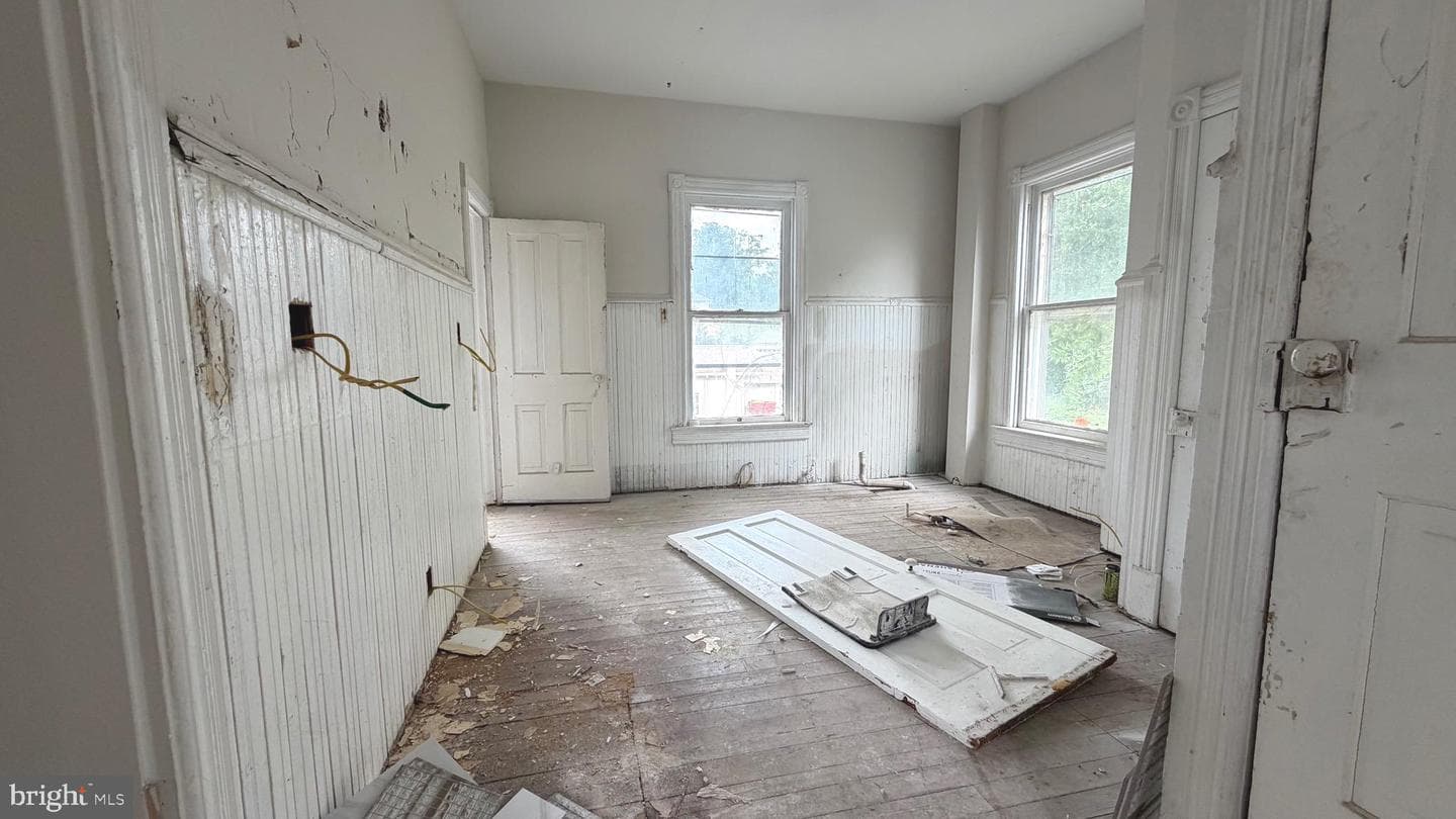 311 E Washington Street photo 29