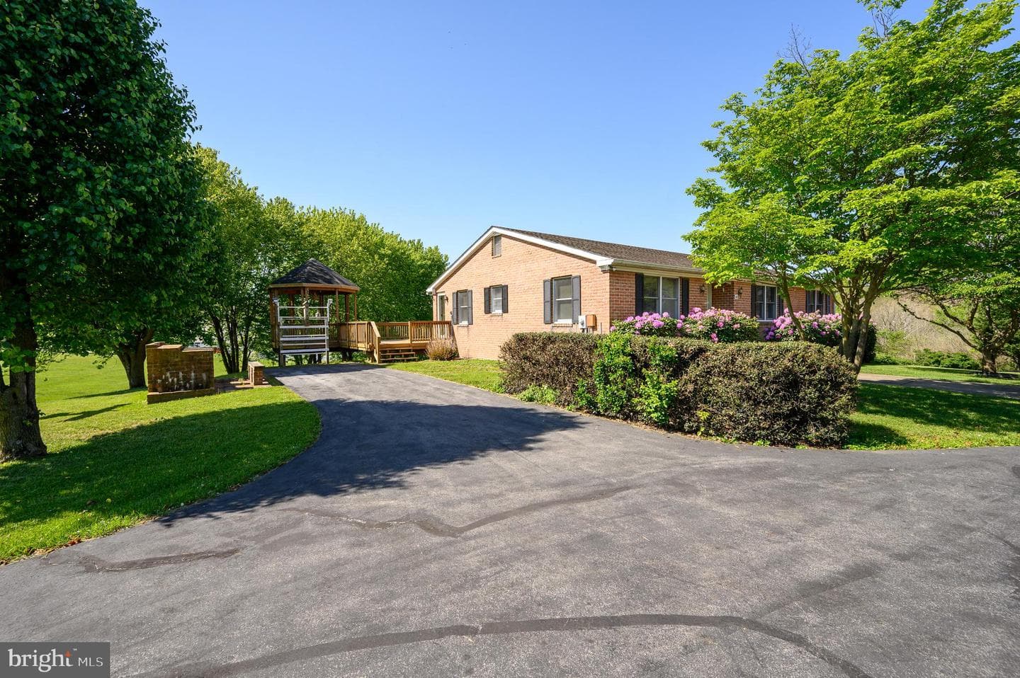 63 Brentwood Court photo 15
