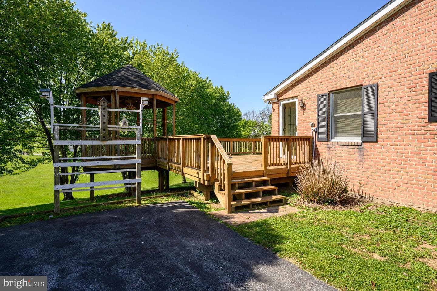 63 Brentwood Court photo 17