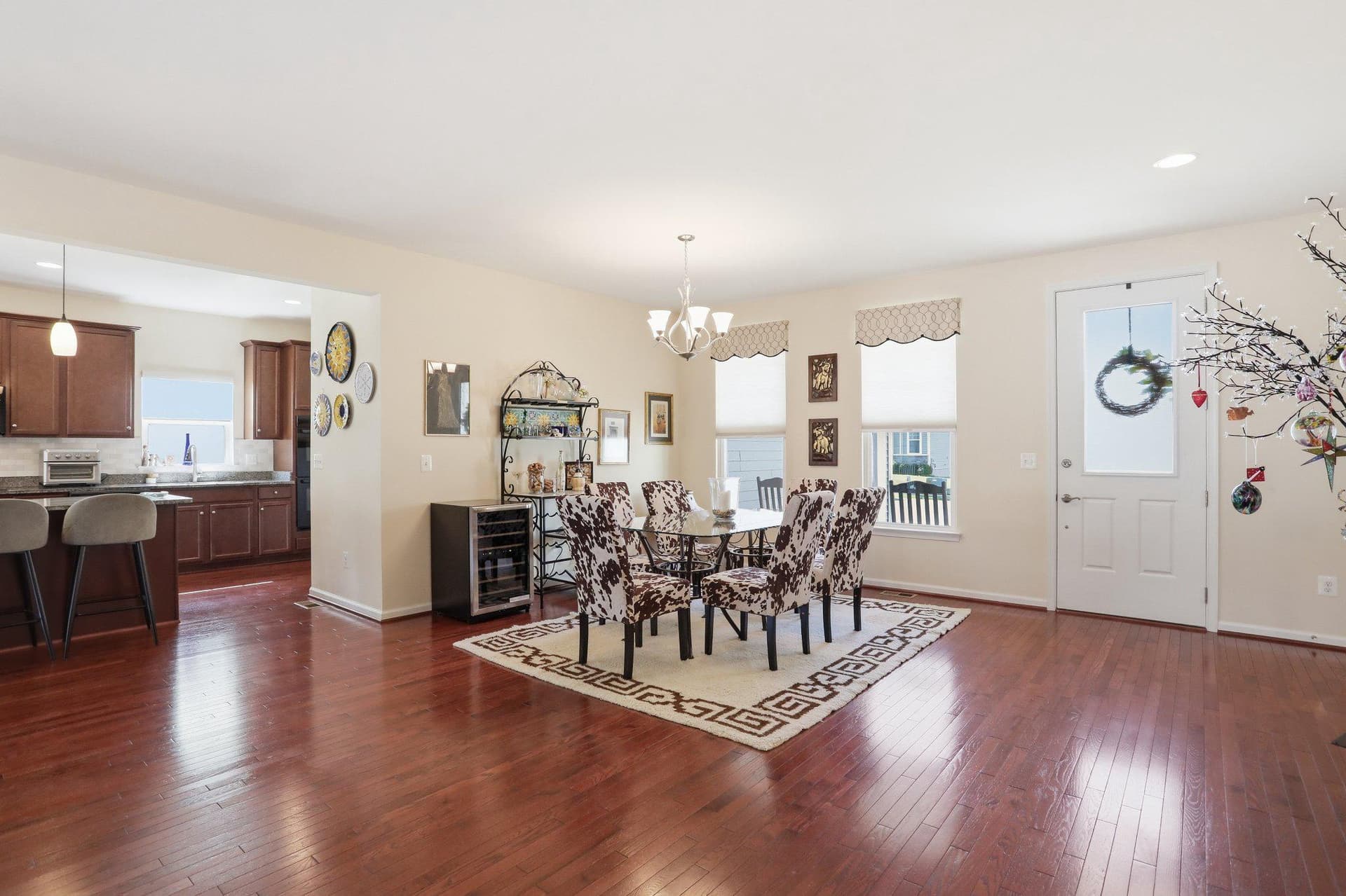 241 Courier Drive photo 3