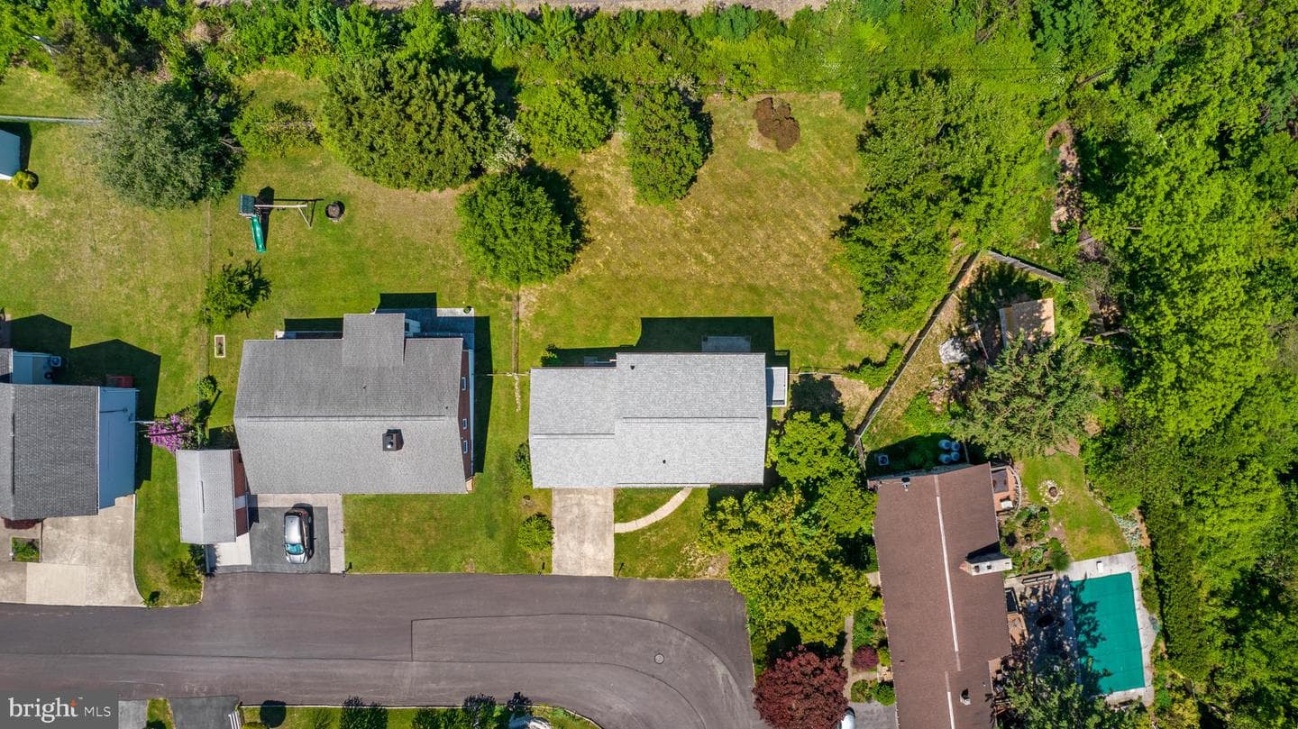 355 Pointfield Drive photo 41
