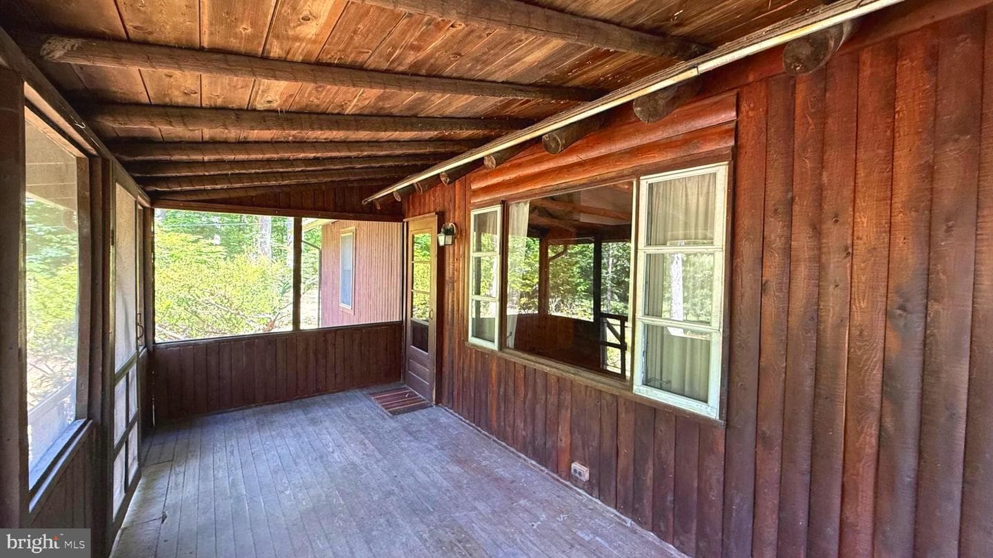 86 Robin Lane photo 8