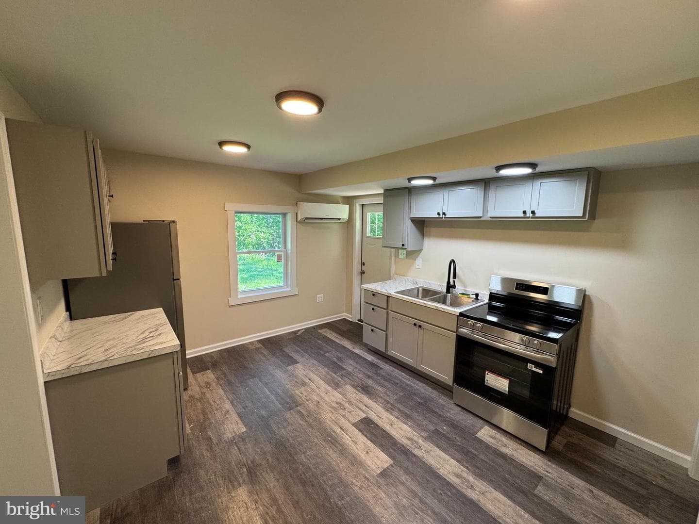 65 Dillow Lane photo 10
