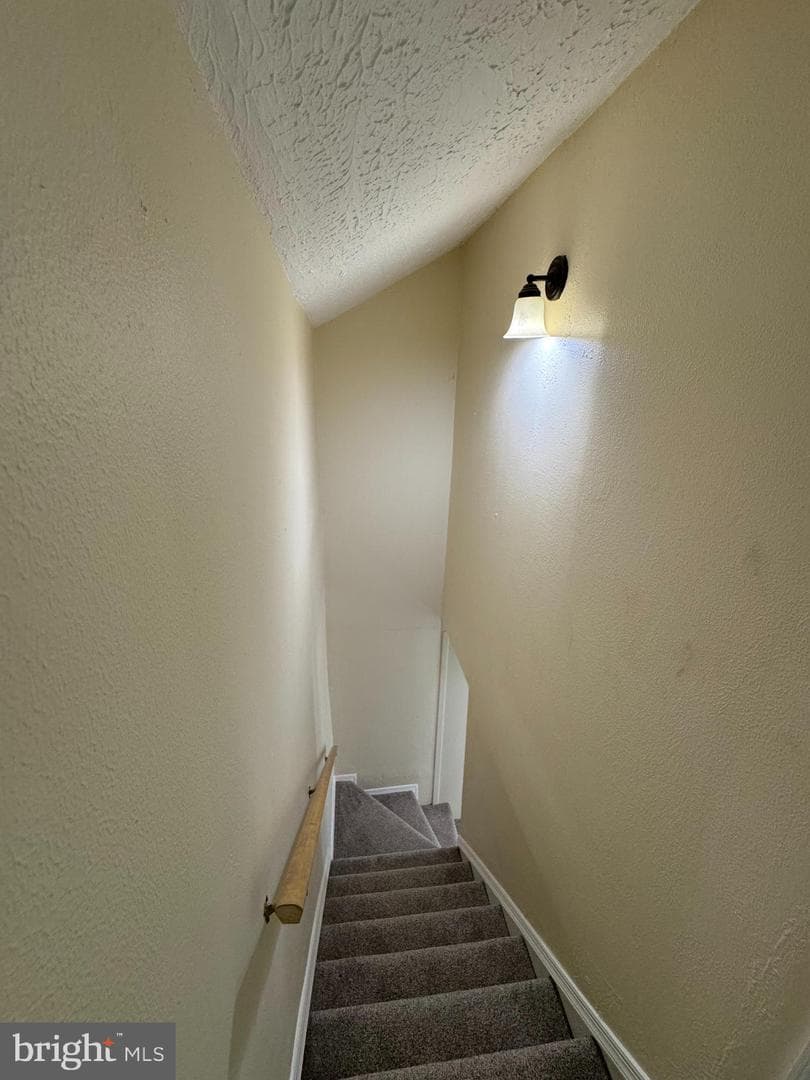 65 Dillow Lane photo 18