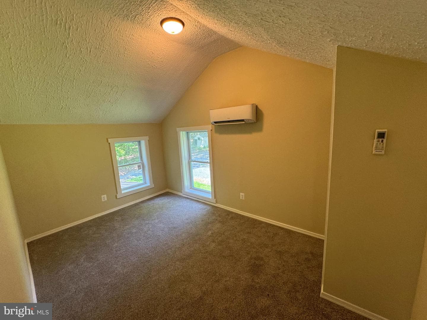 65 Dillow Lane photo 19