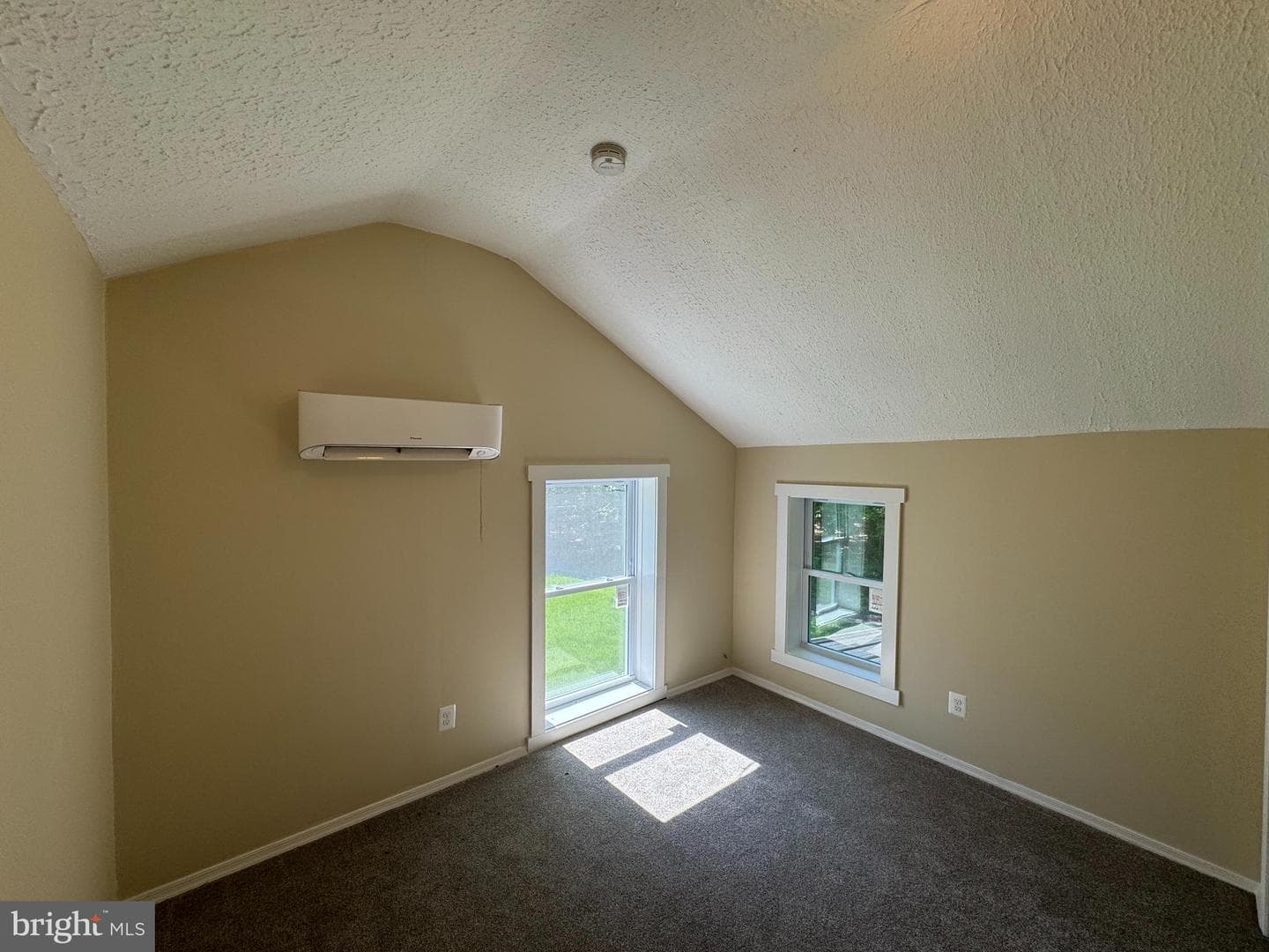 65 Dillow Lane photo 23