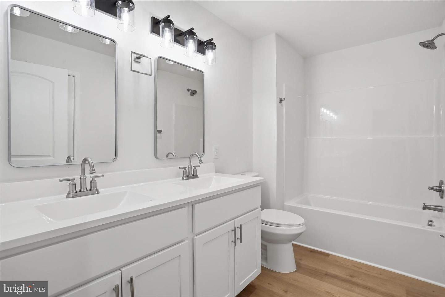 304 East 11th Avenue photo 16