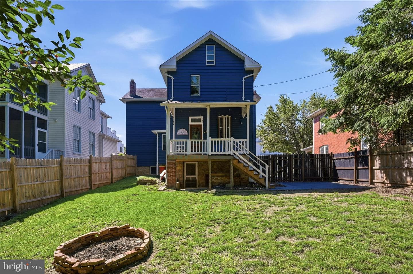 316 E Washington Street, Charles Town