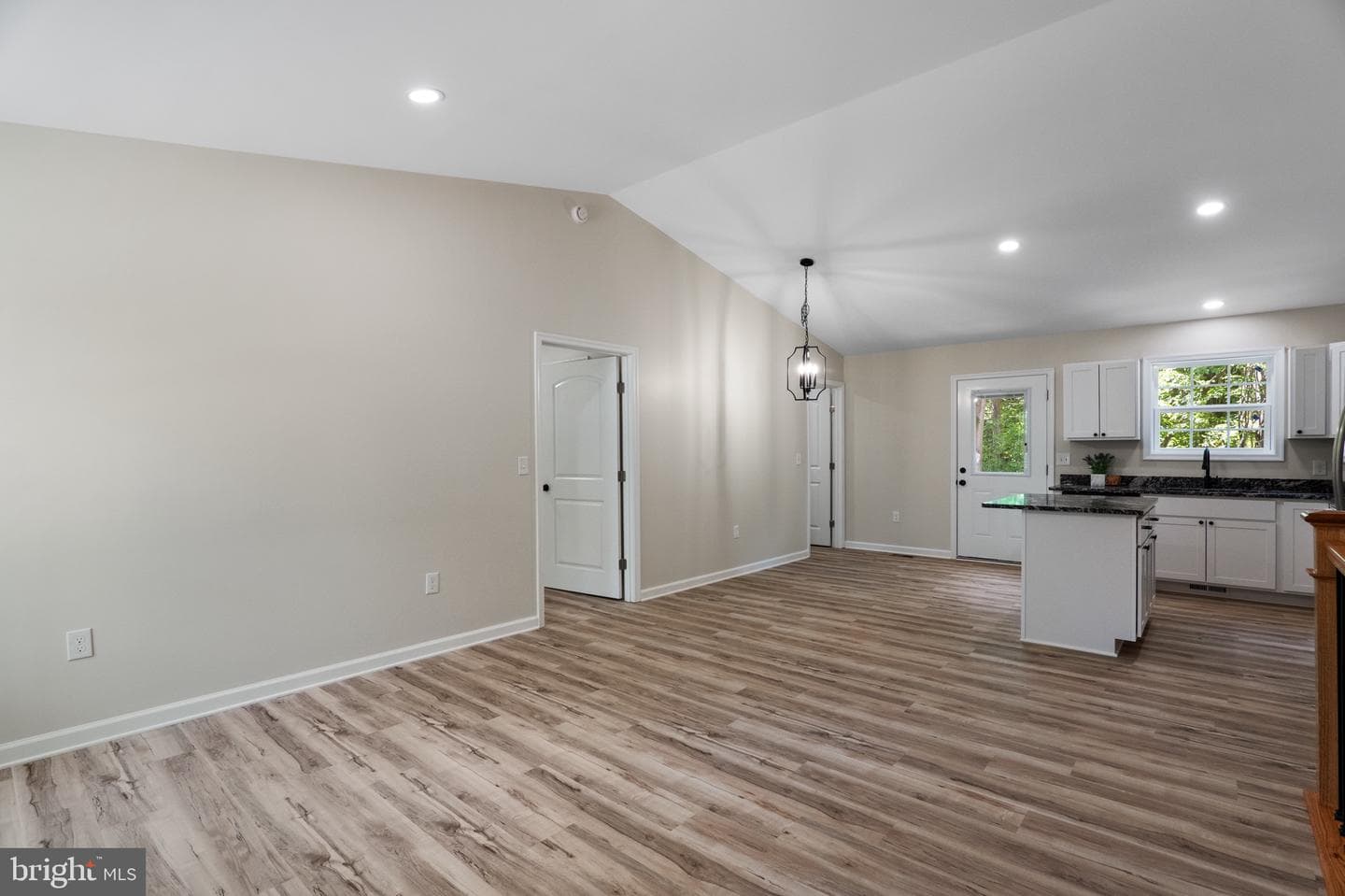 358 Dawn Lane photo 4