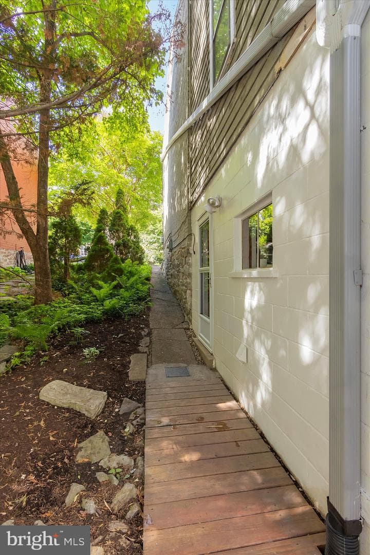 205 W High Street photo 32