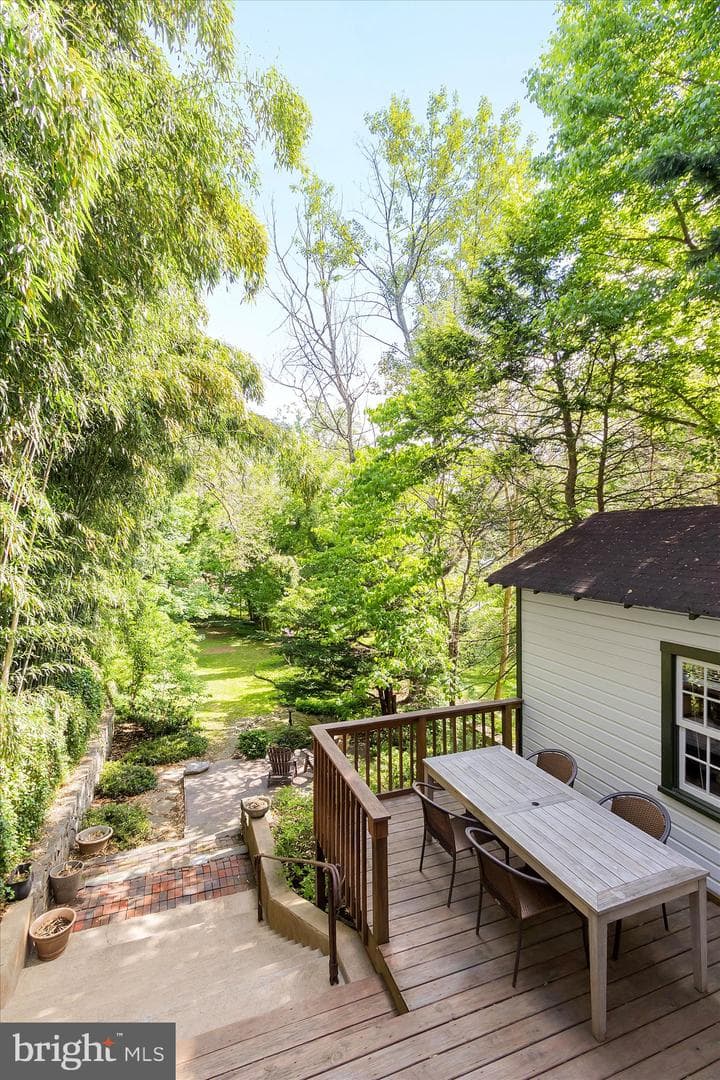 205 W High Street photo 36
