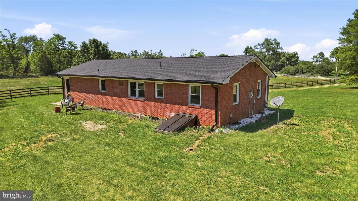 1381 Leetown Road photo 11