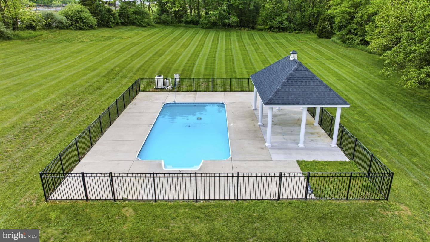 12860 Leetown Road photo 126