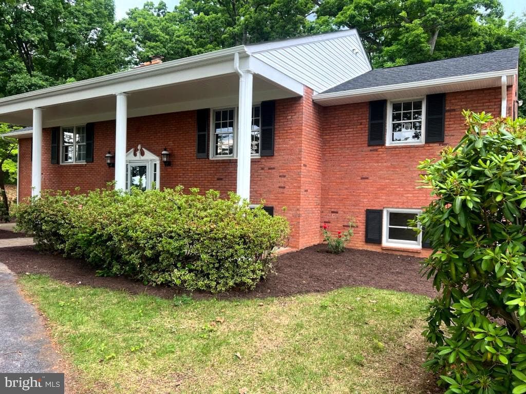 7627 Summit Point Road photo 2