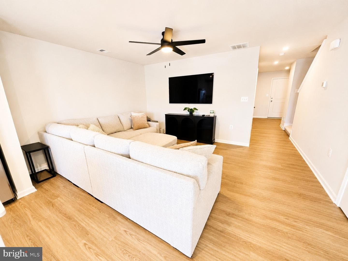 33 Apollo Road photo 4