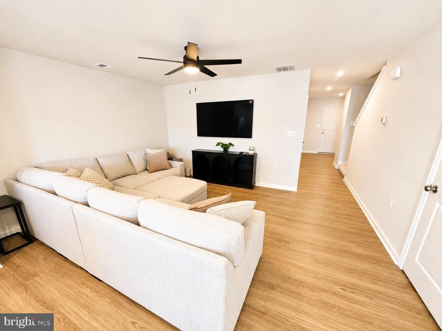 33 Apollo Road photo 6