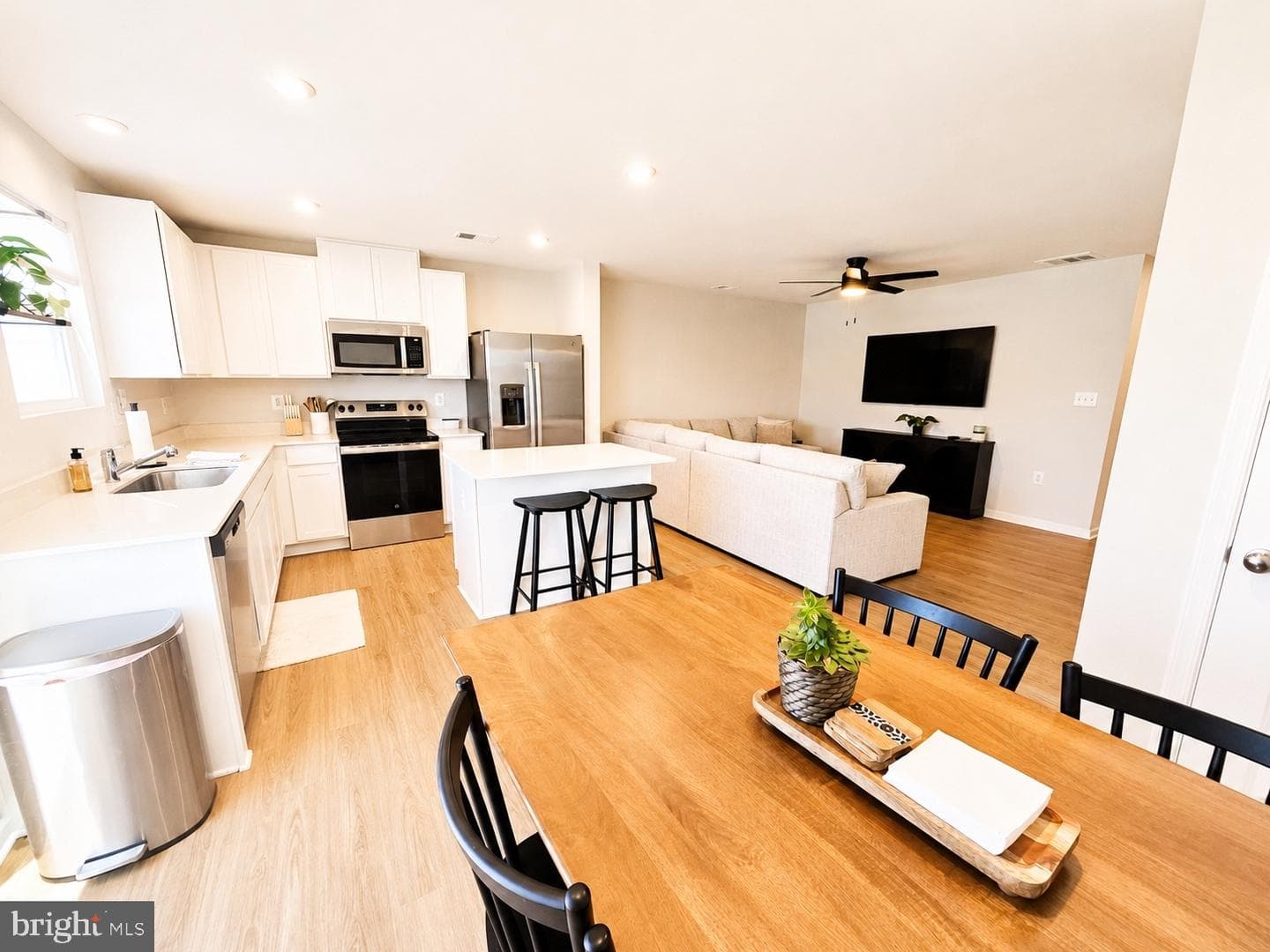 33 Apollo Road photo 8