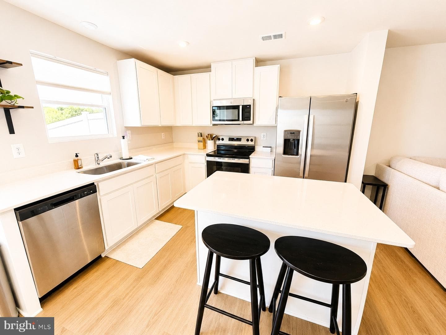 33 Apollo Road photo 9