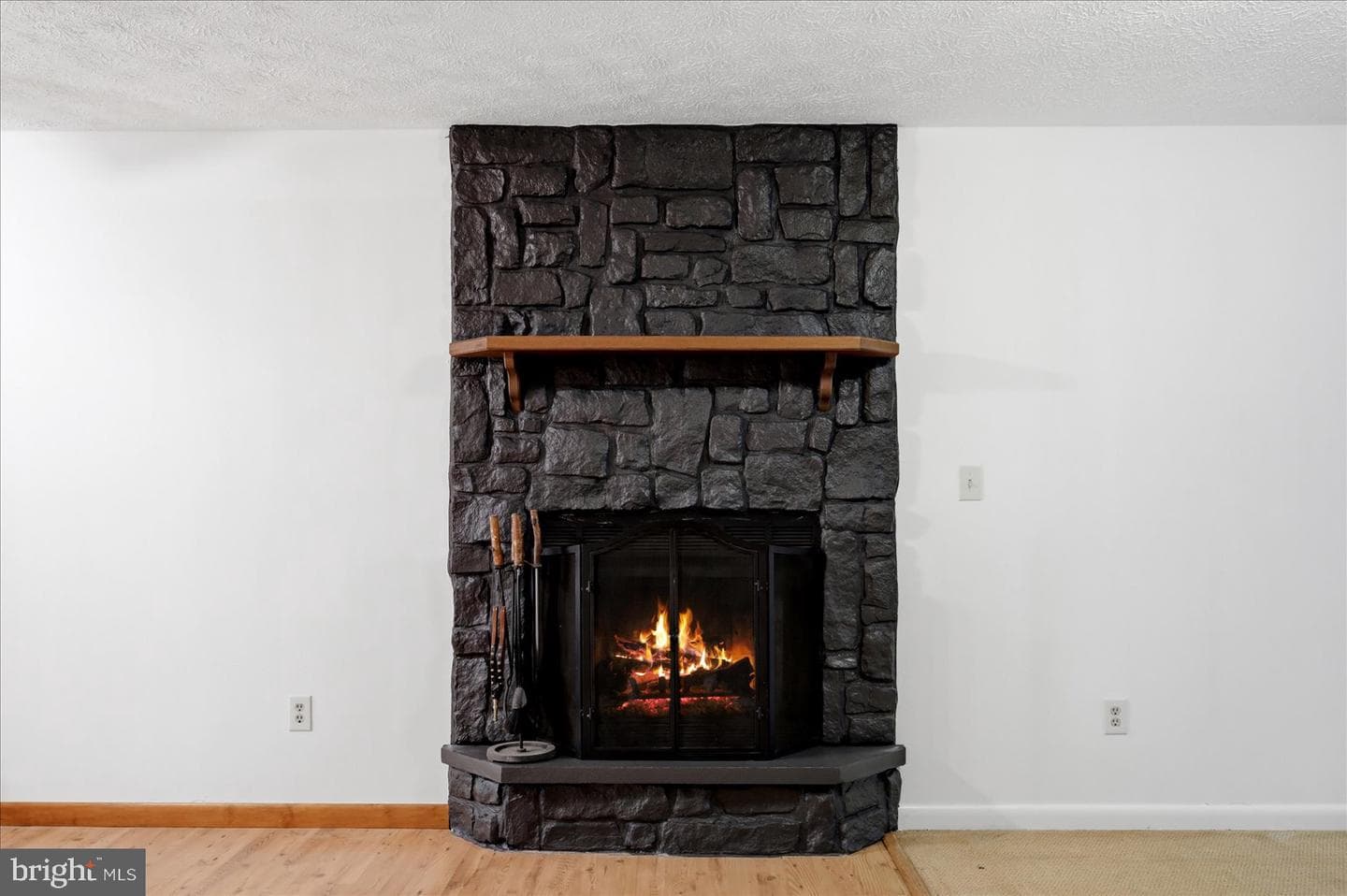 1025 Stone Ridge Road photo 4