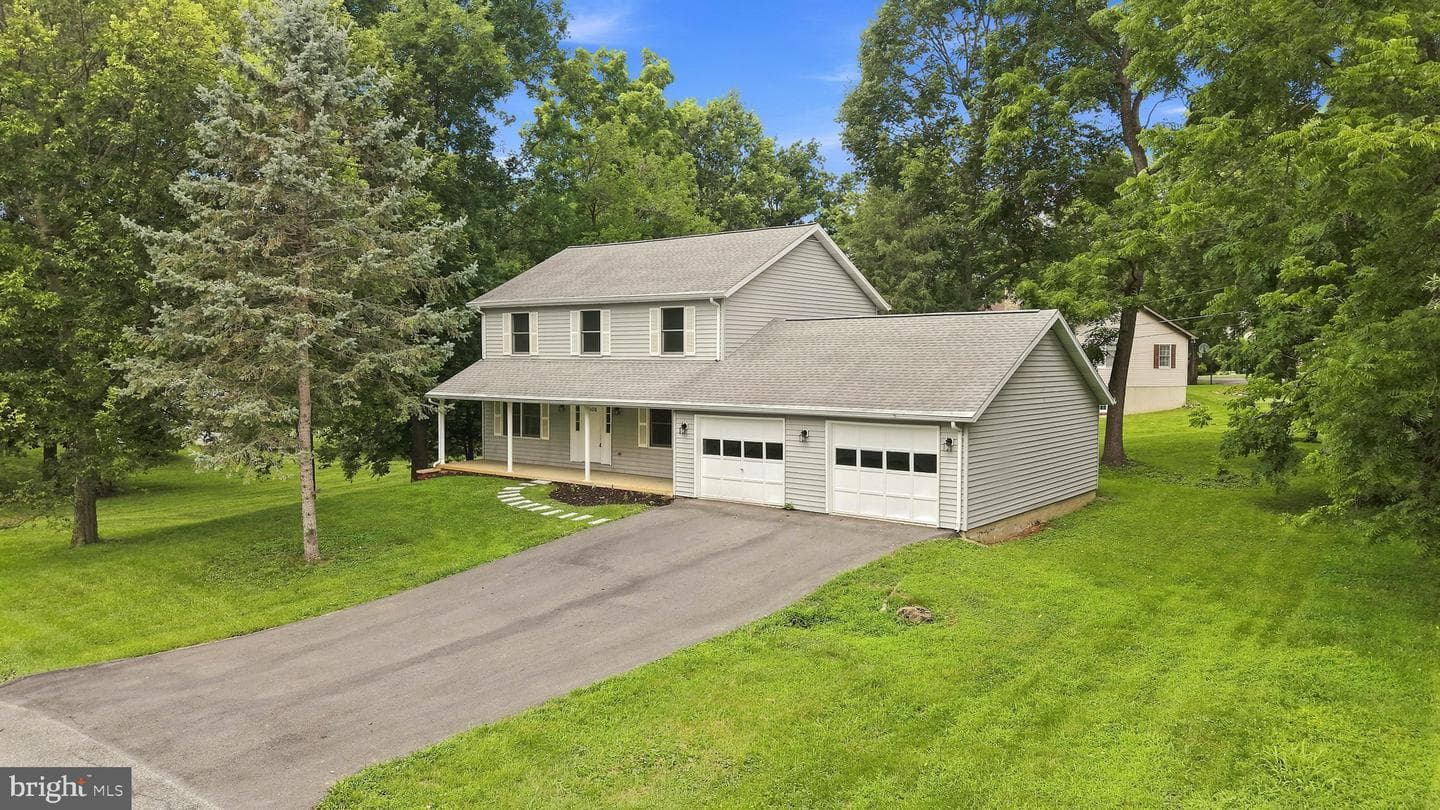 105 Fenway Drive photo 3