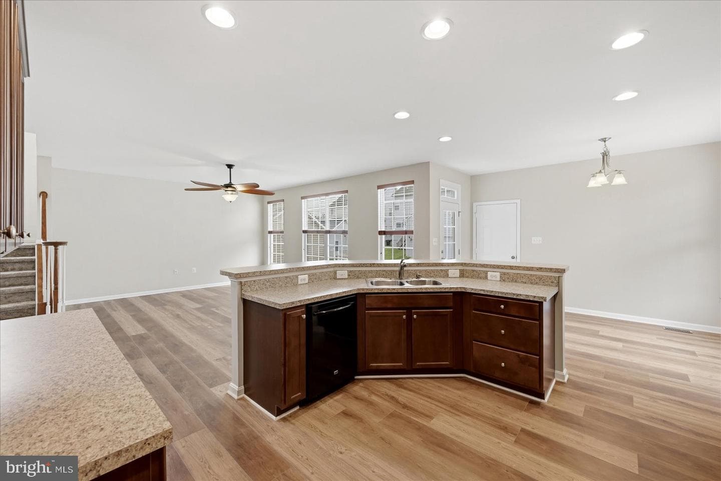 523 Prospect Hill Boulevard photo 8