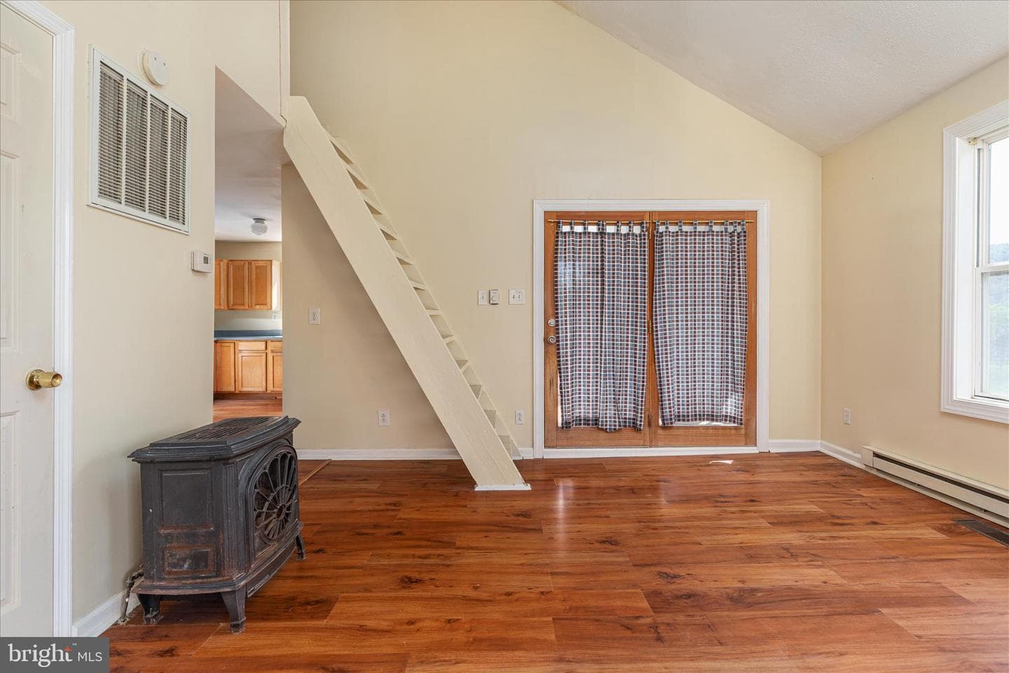 82 Pond Road photo 13