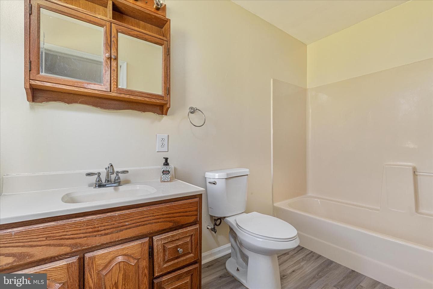 82 Pond Road photo 20